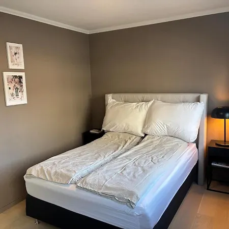 Corner With Balcony In Lägenhet